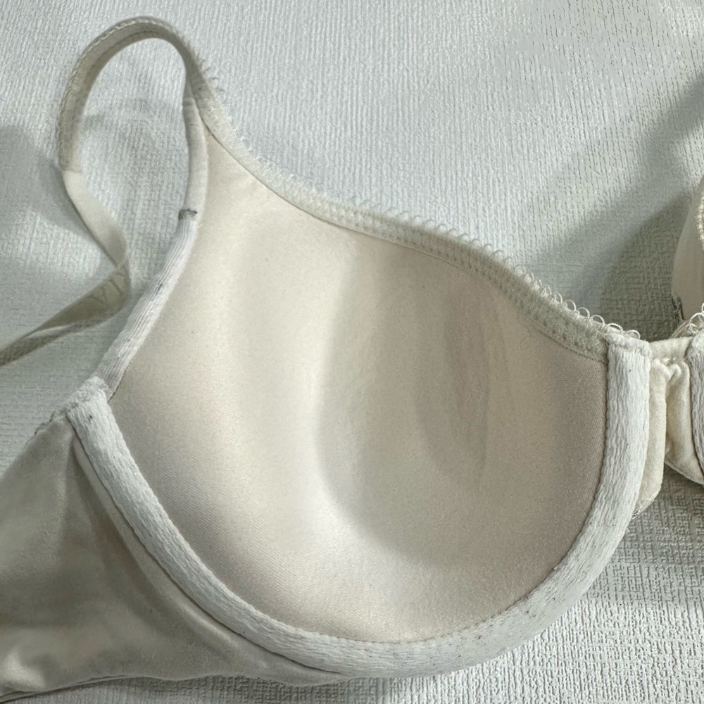 Victoria’s Secret body by Victoria lined perfect white silver bra size 32D - Picture 5 of 8